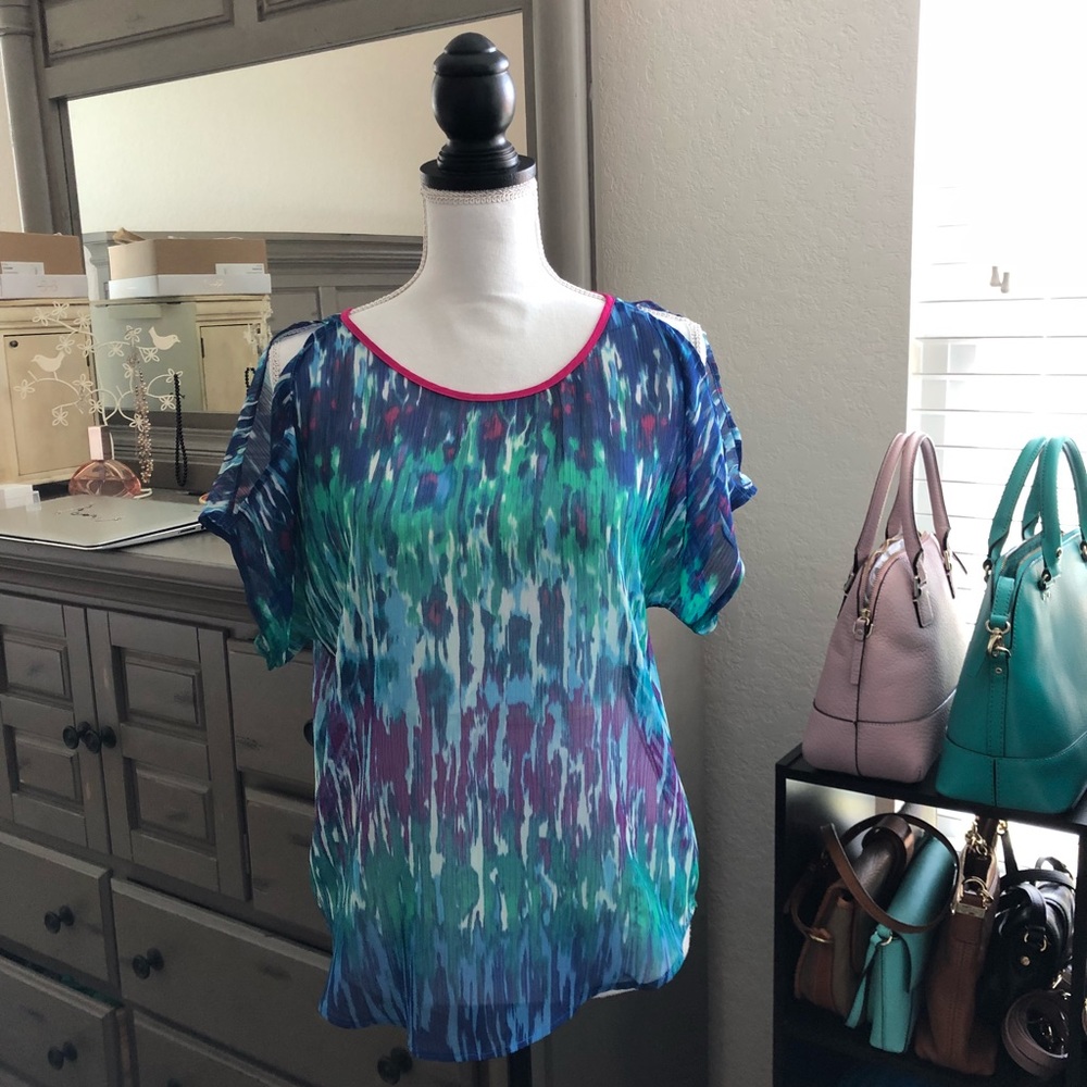 ‼️Price Drop‼️ Express cold shoulder blouse